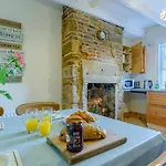 2 Bed In Robin Hoods Bay Oc-r100 펜션 *