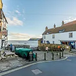 2 Bed In Robin Hoods Bay Oc-r100 펜션