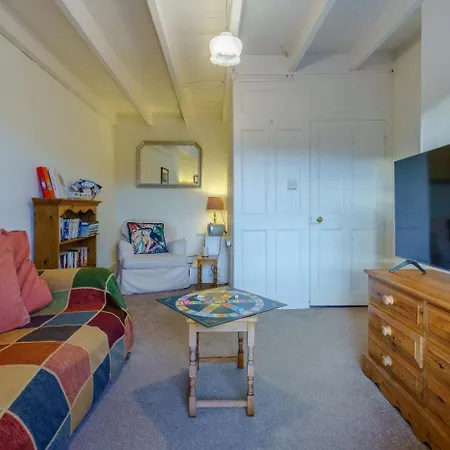 2 Bed In Robin Hoods Bay Oc-r100 בית נופש *