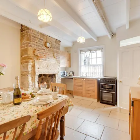 2 Bed In Robin Hoods Bay Oc-r100 펜션