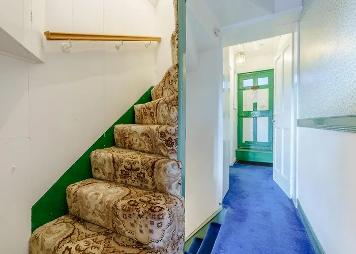 2 Bed In Robin Hoods Bay Oc-r100